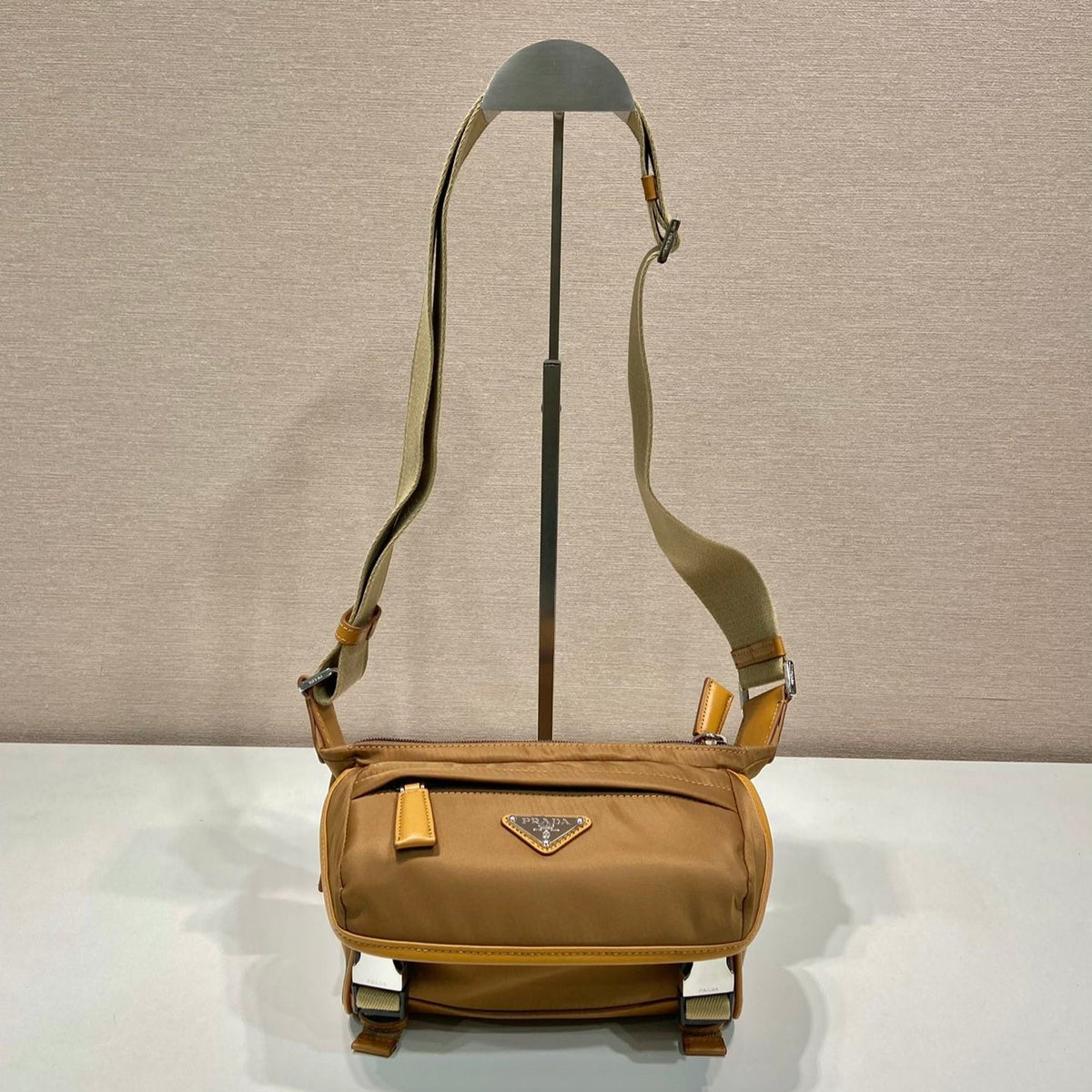 MESSENGER BAG 20 IN CIDER BROWN RE-NYLON AND CALFSKIN TRIM