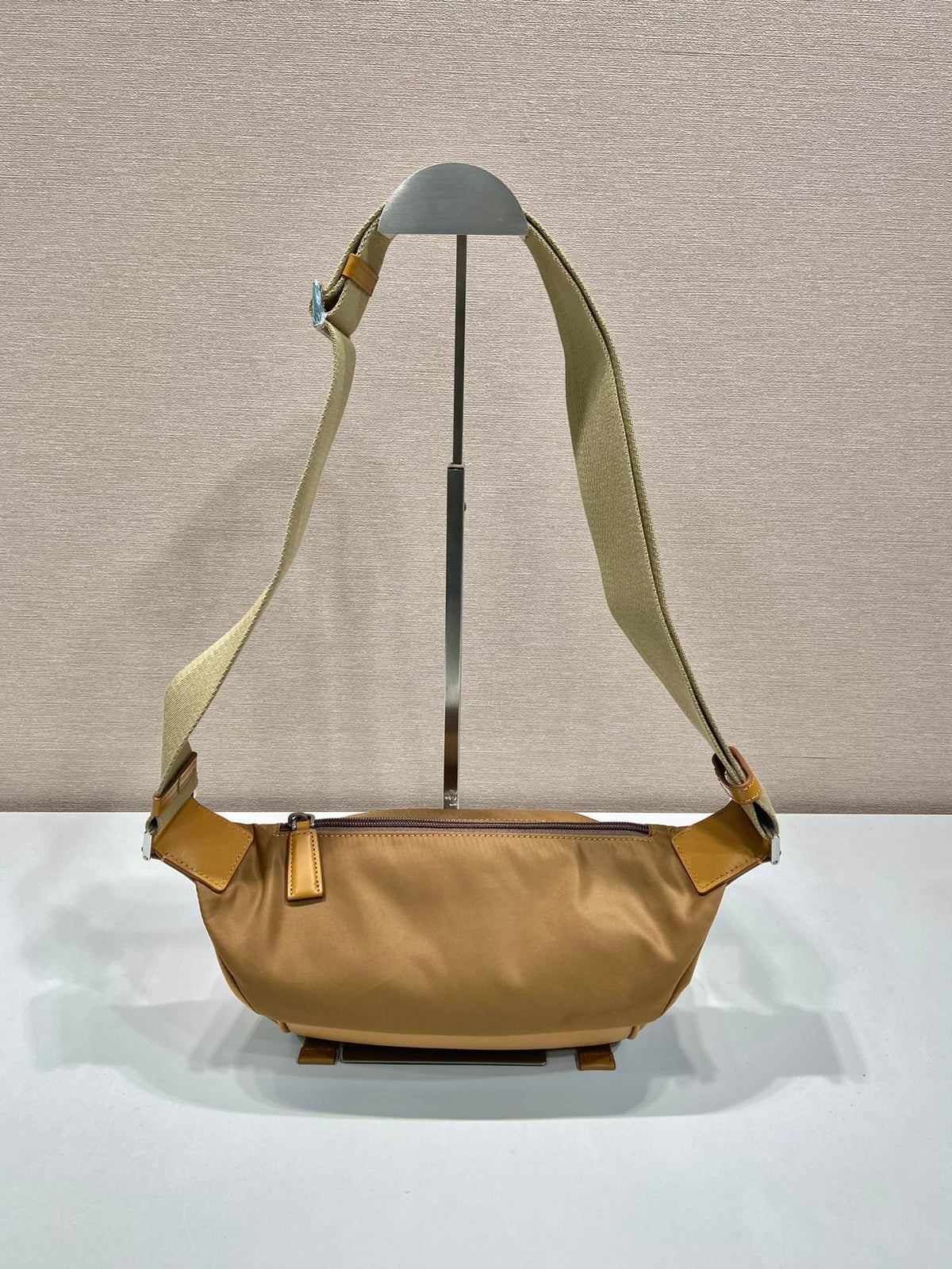 MESSENGER BAG 20 IN CIDER BROWN RE-NYLON AND CALFSKIN TRIM