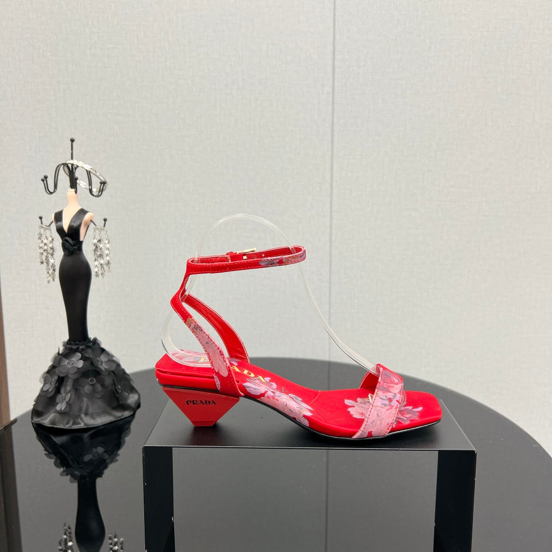 PRA TRIANGLE HEEL FLOWER MOTIF SATIN SANDALS RED