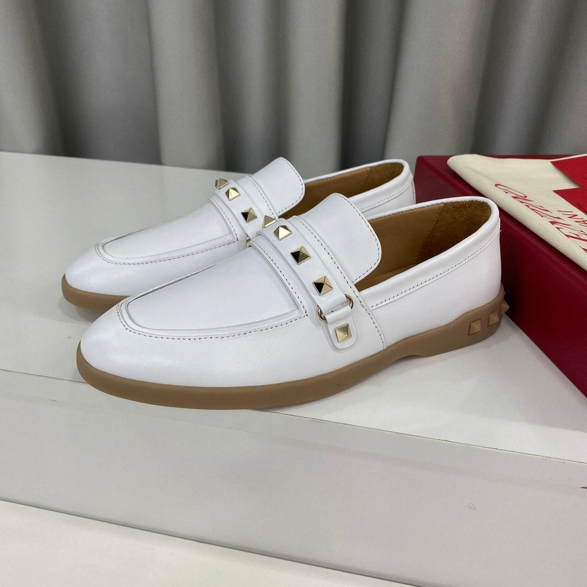 LEISURE FLOWS SPLIT LOAFER IN WHITE CALFSKIN