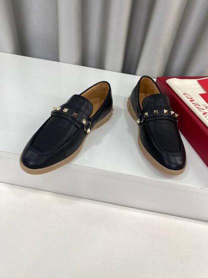 LEISURE FLOWS SPLIT LOAFER IN BLACK CALFSKIN