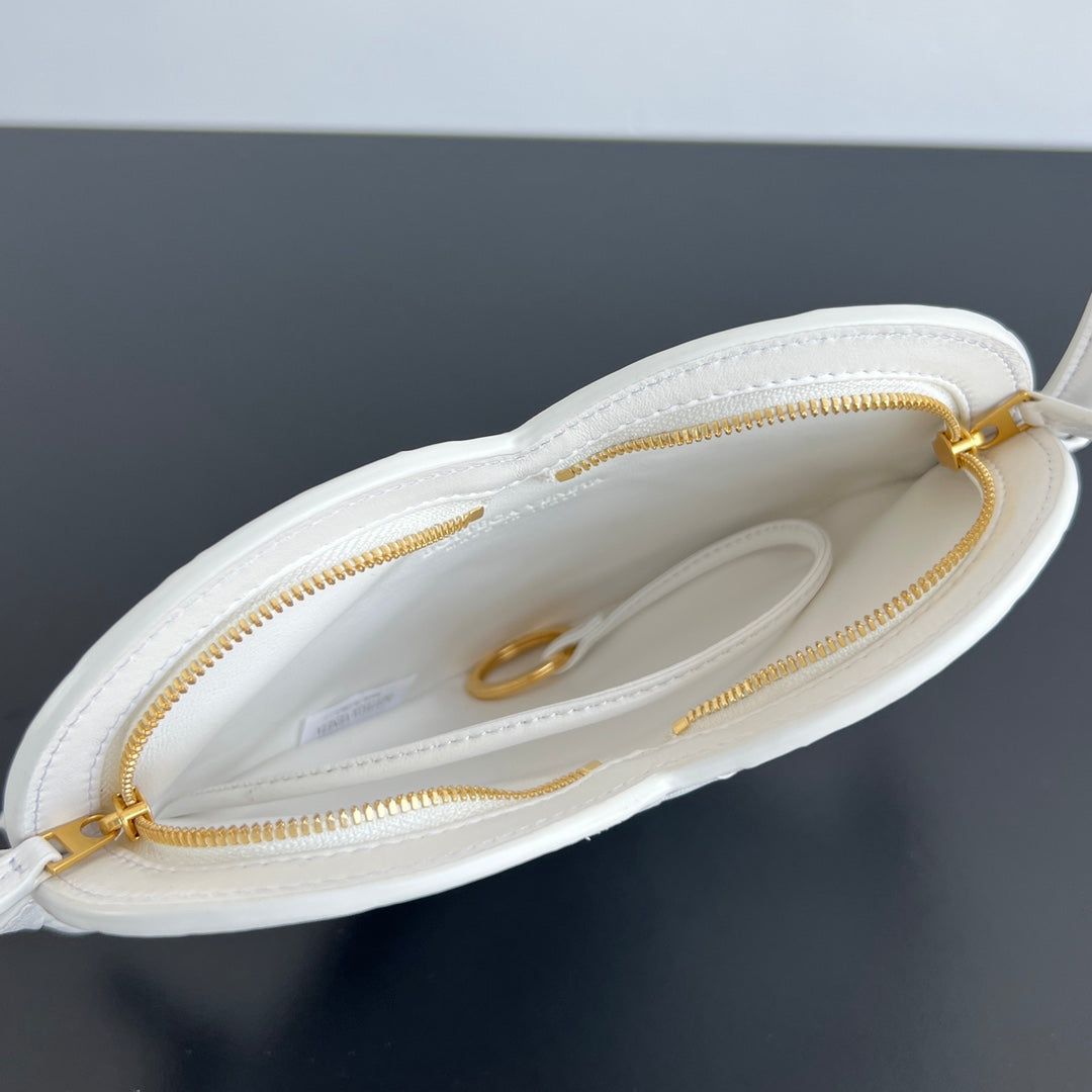SOLSTICE HEART SHAPE 22 IN WHITE LAMBSKIN