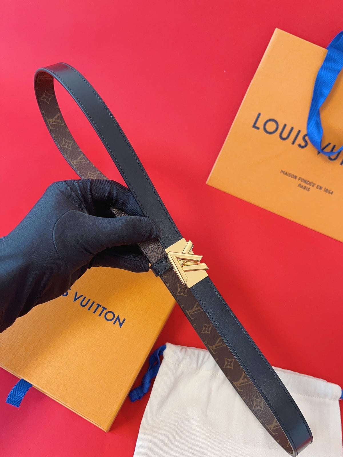 LV GO-14 20MM BELT IN BLACK CALFSKIN GOLD HARDWARE