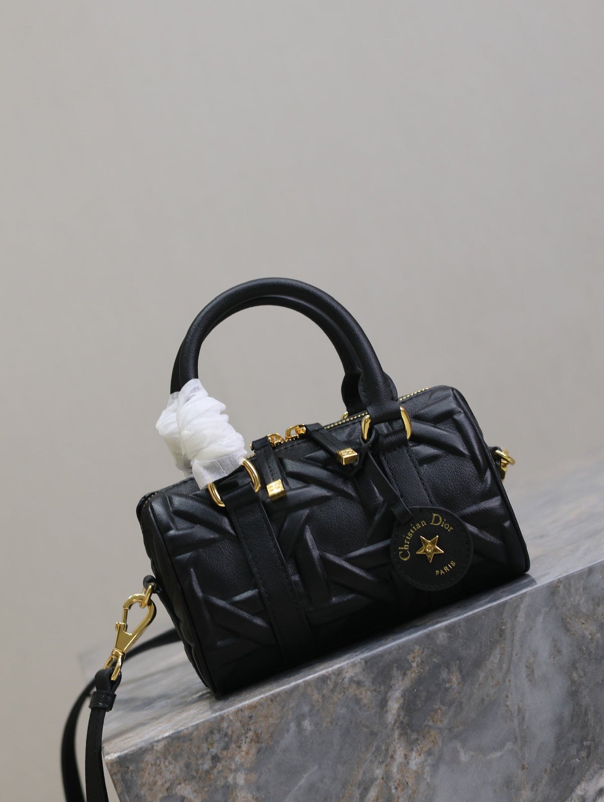 MINI GROOVE BAG 16 IN BLACK MACROCANNAGE CALFSKIN WITH GOLD HARDWARE