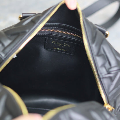 GROOVE BAG 25 IN BLACK MACROCANNAGE CALFSKIN WITH GOLD HARDWARE
