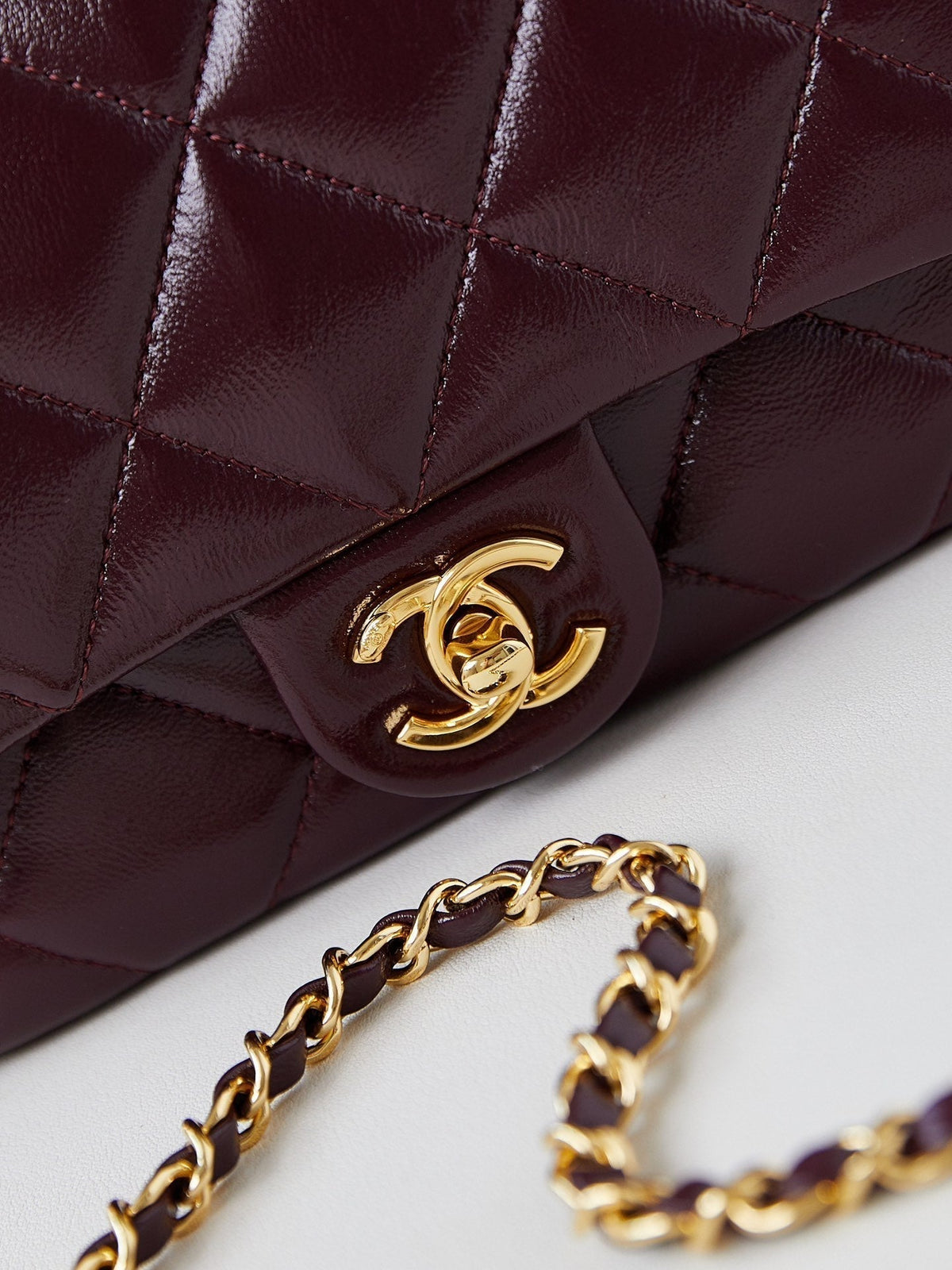 FLAP BAG WITH TOP HANDLE 19 IN WINE RED OIL-WAX LAMBSKIN GOLD HARDWARE