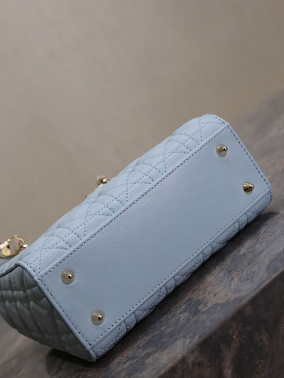 MEDIUM LADY BAG 20 IN BABY BLUE QUILTED MACROCANNAGE CALFSKIN GREEN STRAP