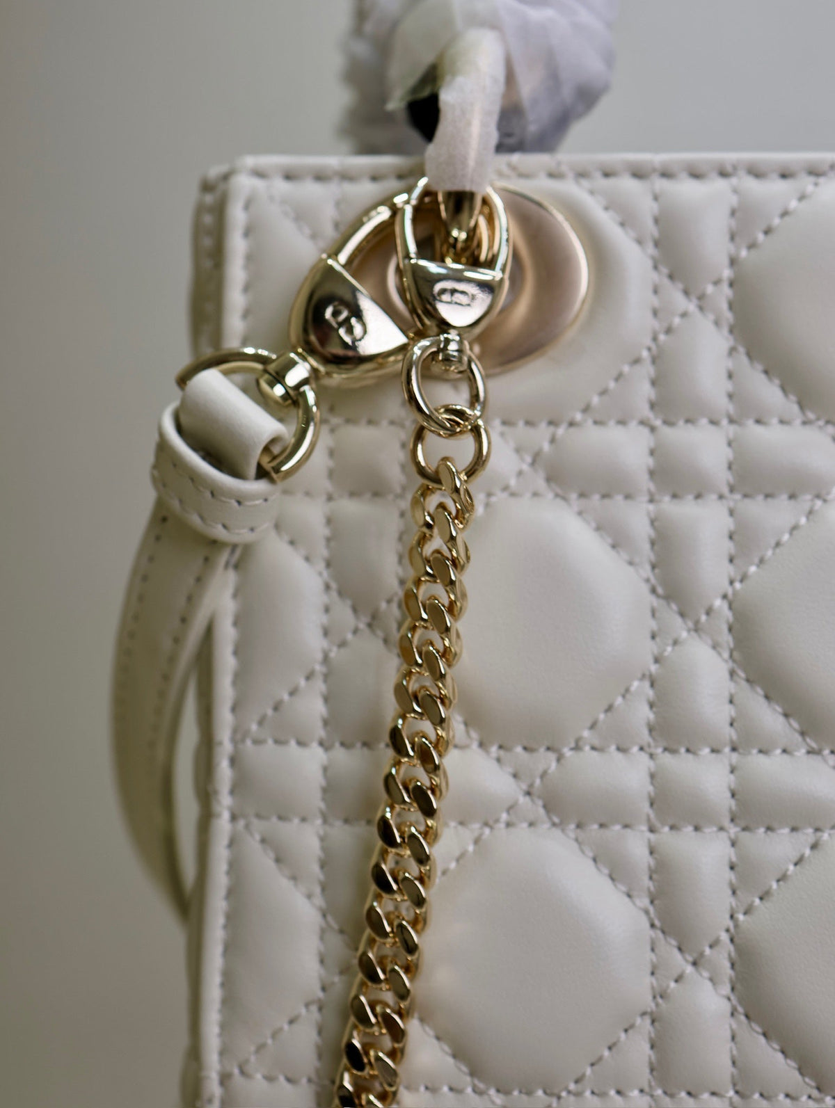 MINI LADY BAG 17 IN WHITE QUILTED MACROCANNAGE CALFSKIN BLACK STRAP