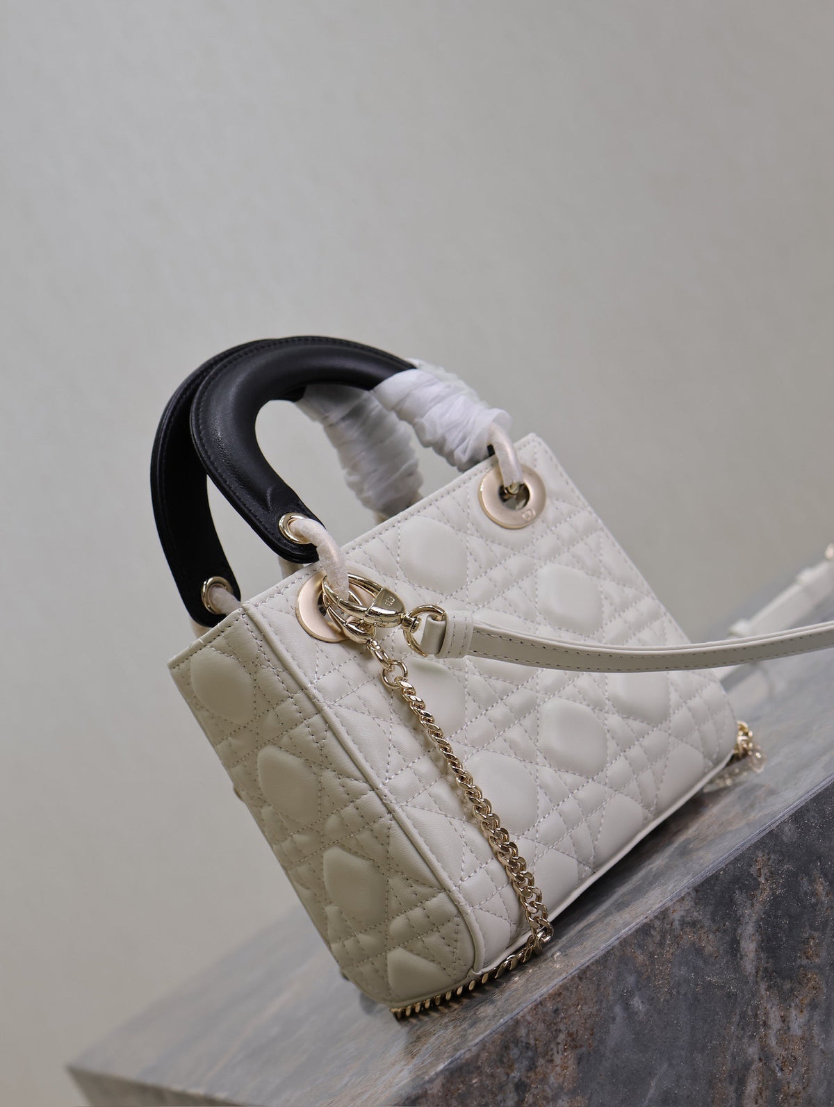 MINI LADY BAG 17 IN WHITE QUILTED MACROCANNAGE CALFSKIN BLACK STRAP