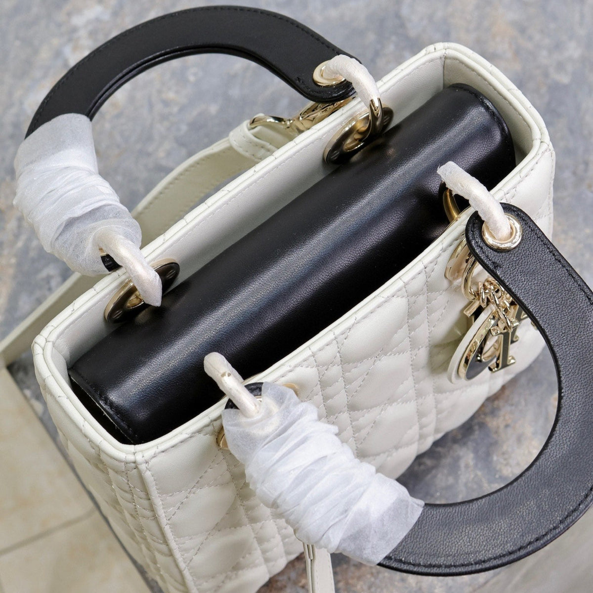 LADY BAG 20 IN WHITE QUILTED MACROCANNAGE CALFSKIN BLACK STRAP