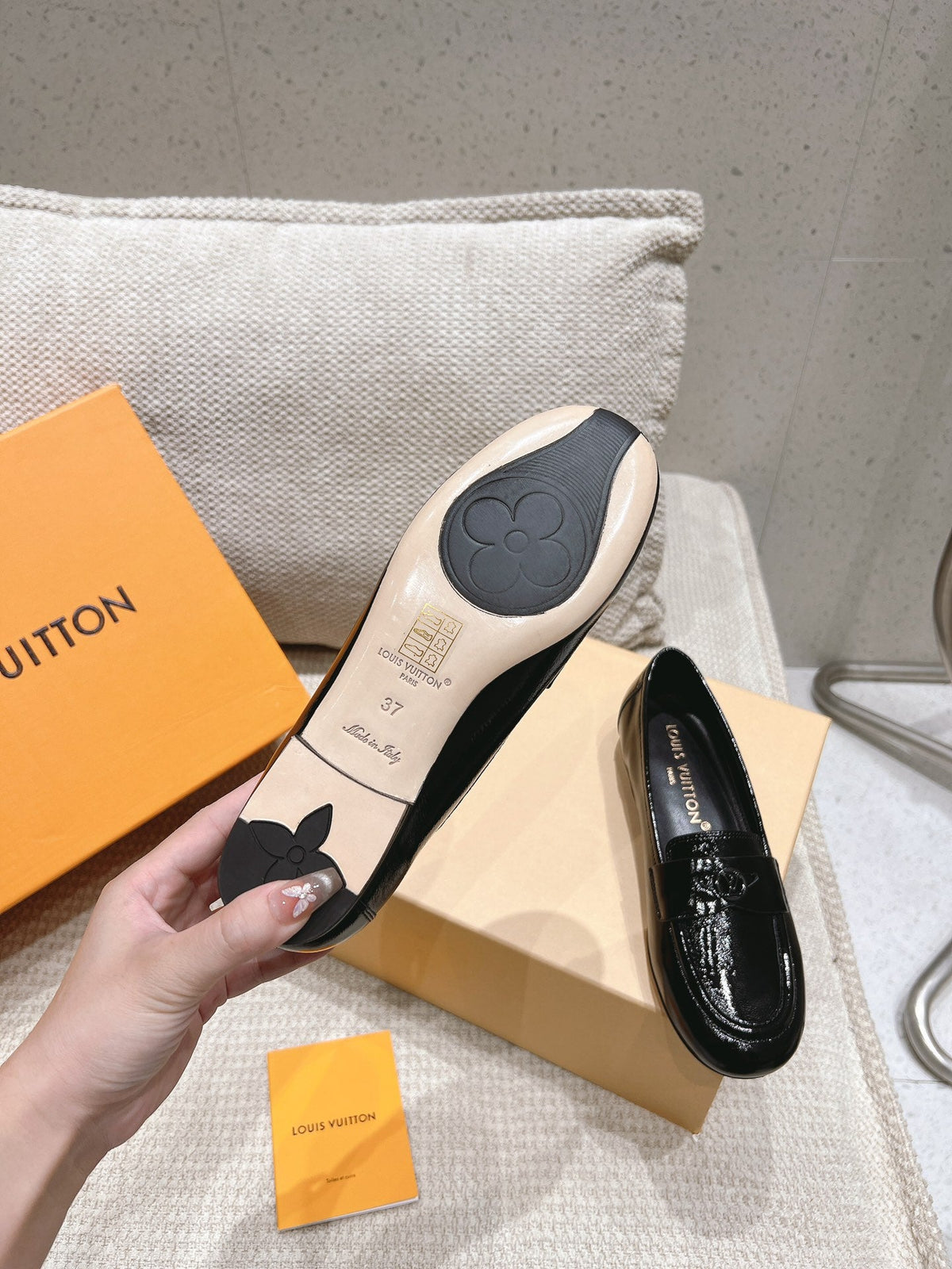 SOHO FLAT LOAFER IN BLACK GLOSSY CALFSKIN