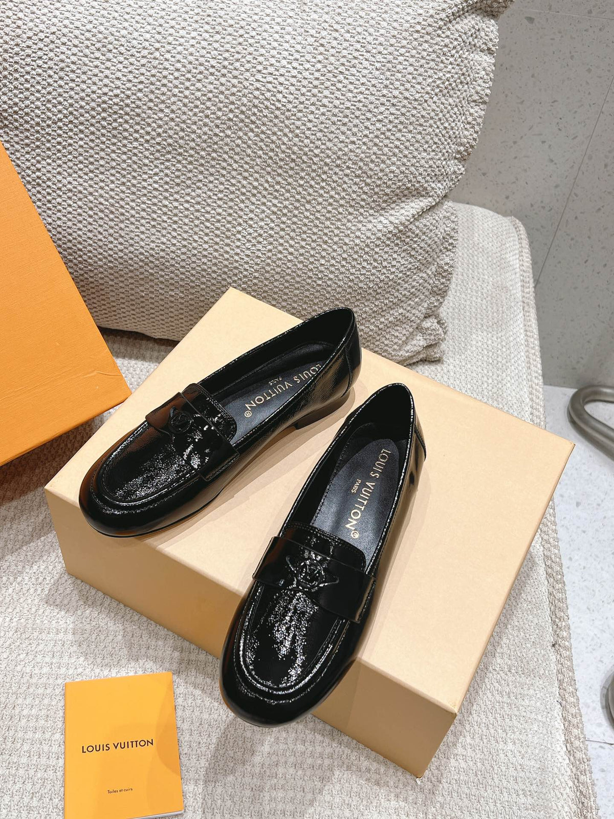 SOHO FLAT LOAFER IN BLACK GLOSSY CALFSKIN