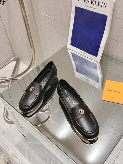 SOHO FLAT LOAFER IN BLACK CALFSKIN