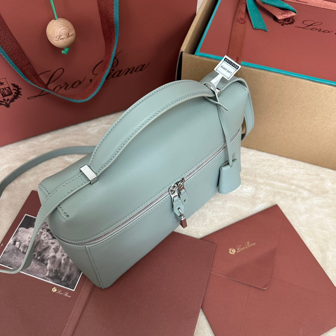 EXTRA BAG L27 IN POWDER BLUE SMOOTH CALFSKIN
