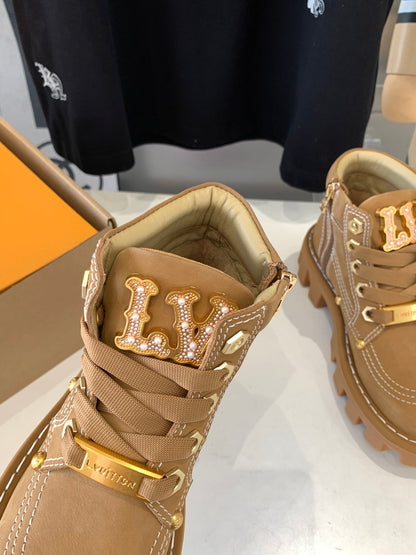LV CHECKER ANKLE BOOT IN COPPER BROWN SUEDE