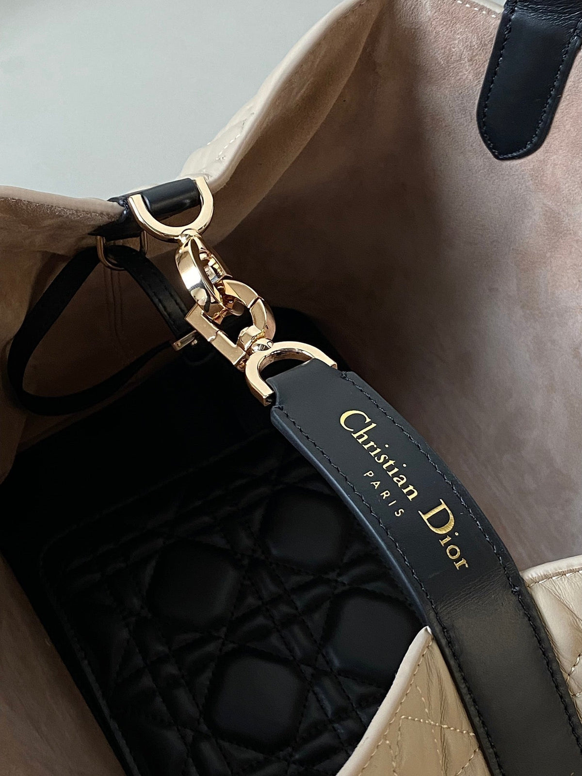 MEDIUM TOUJOURS BAG 28 IN BEIGE CANNAGE CALFSKIN BLACK STRAP