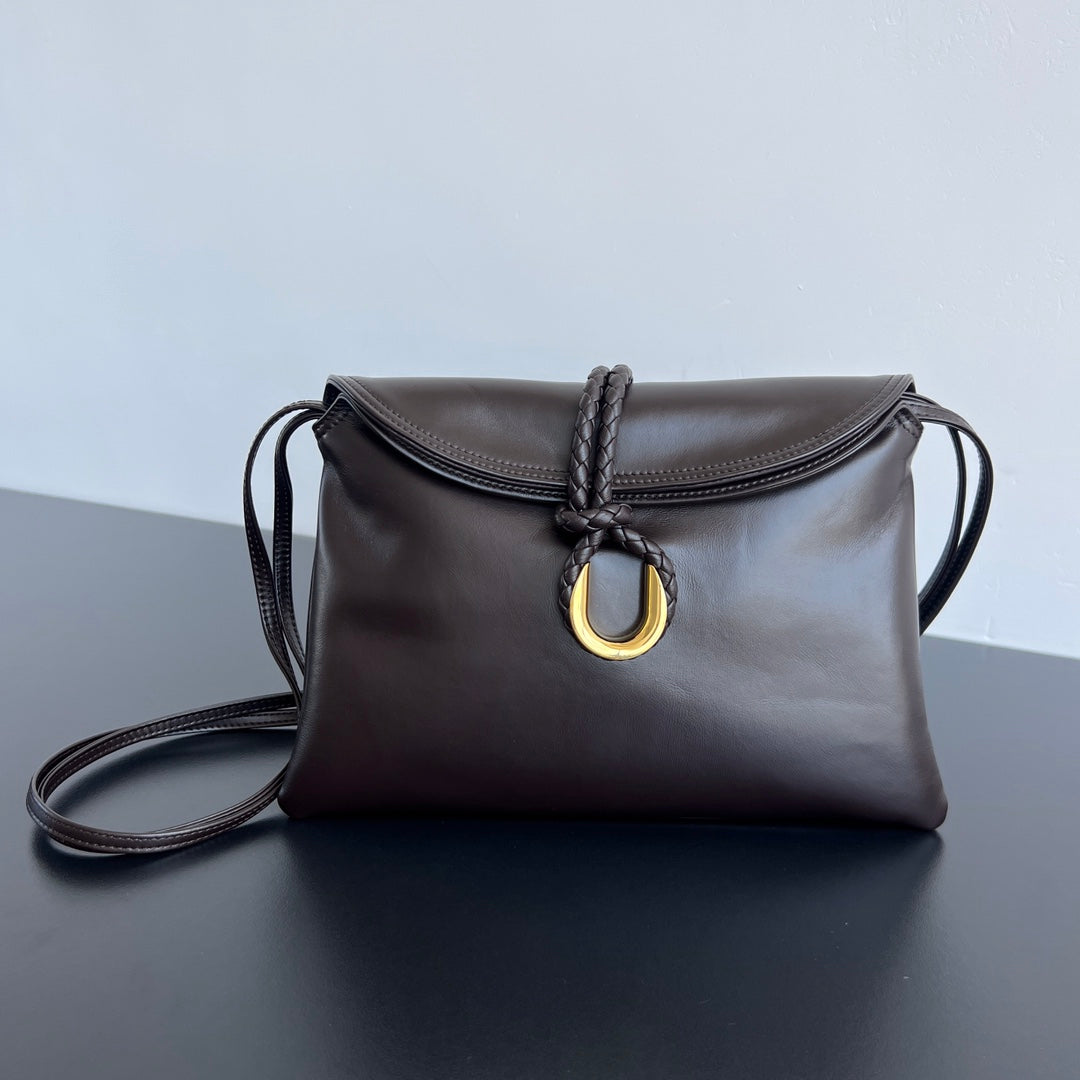 MEDIUM LIBERTA 30 IN CHOCOLATE SMOOTH CALFSKIN GOLD HARDWARE