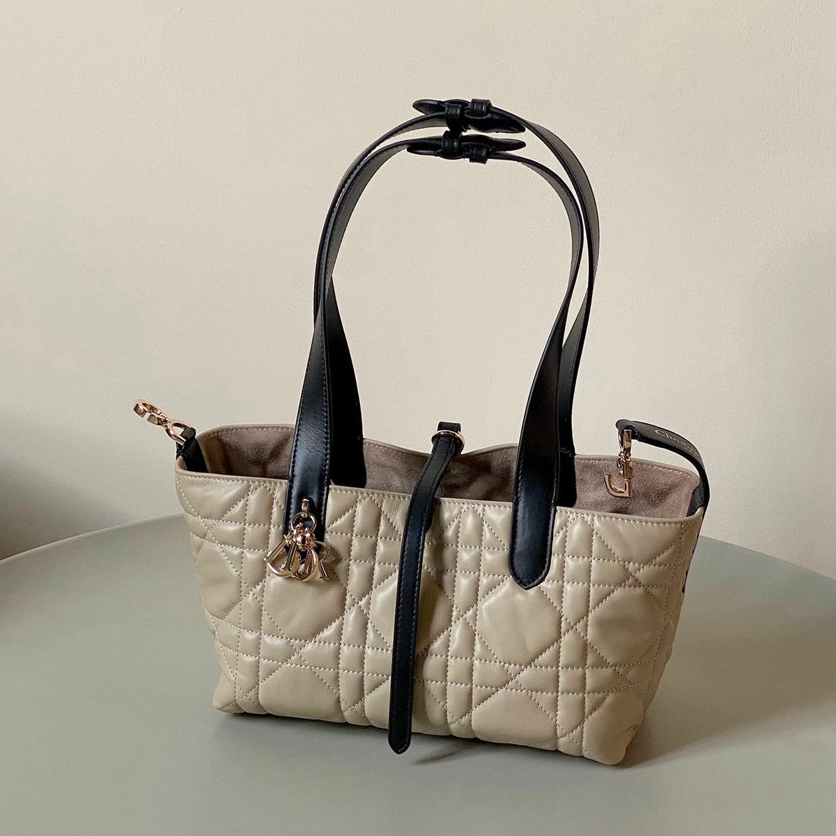 MINI TOUJOURS BAG 23 IN BEIGE CANNAGE CALFSKIN BLACK STRAP