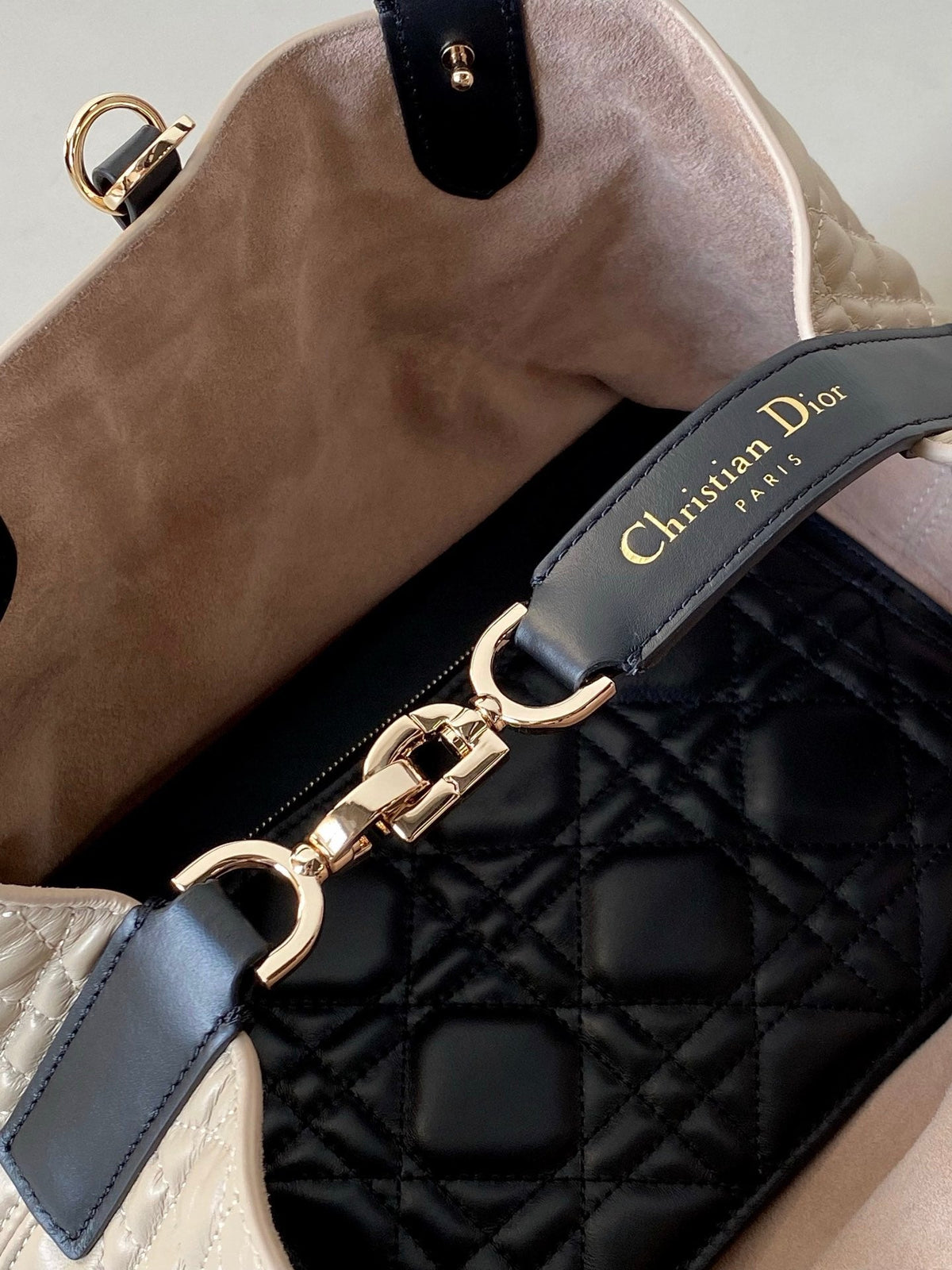 MINI TOUJOURS BAG 23 IN BEIGE CANNAGE CALFSKIN BLACK STRAP