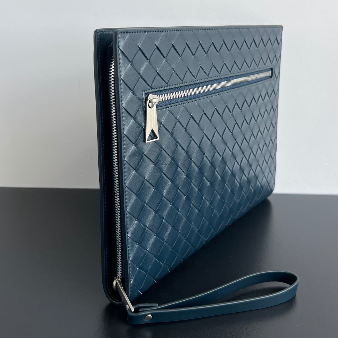 INTRECCIATO CLUTCH 32 IN PICKLED BLUEWOOD SOFT CALFSKIN