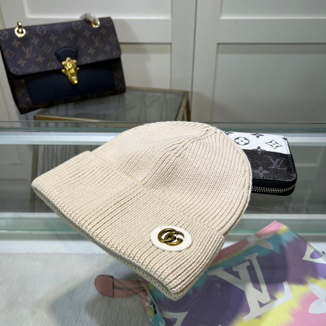 BEANIE HAT IN WHITE WOOL 395840