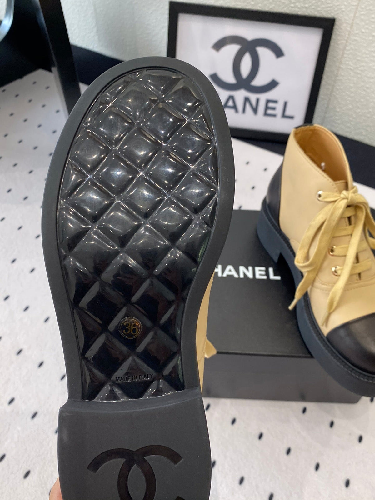 LOW-CUT BOOTS IN SAND YELLOW MIX BLACK CALFSKIN