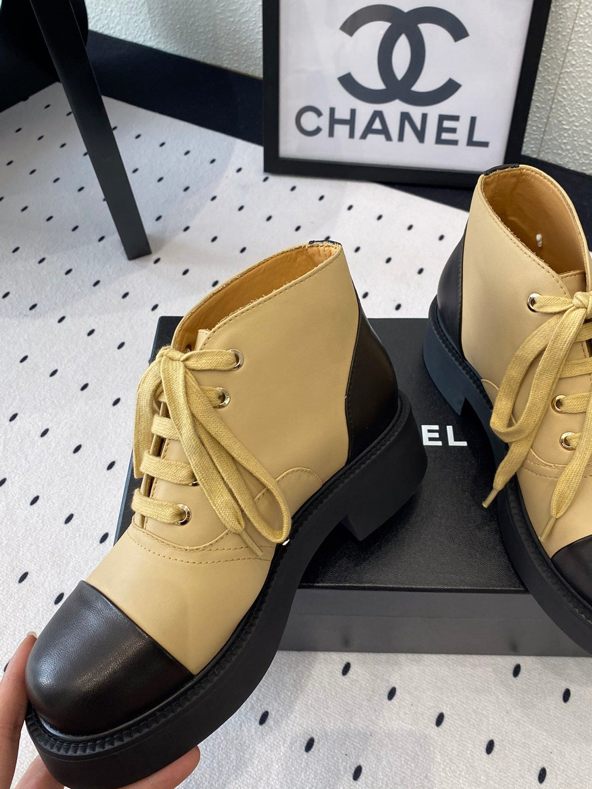 LOW-CUT BOOTS IN SAND YELLOW MIX BLACK CALFSKIN