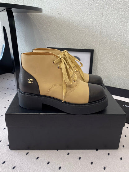 LOW-CUT BOOTS IN SAND YELLOW MIX BLACK CALFSKIN