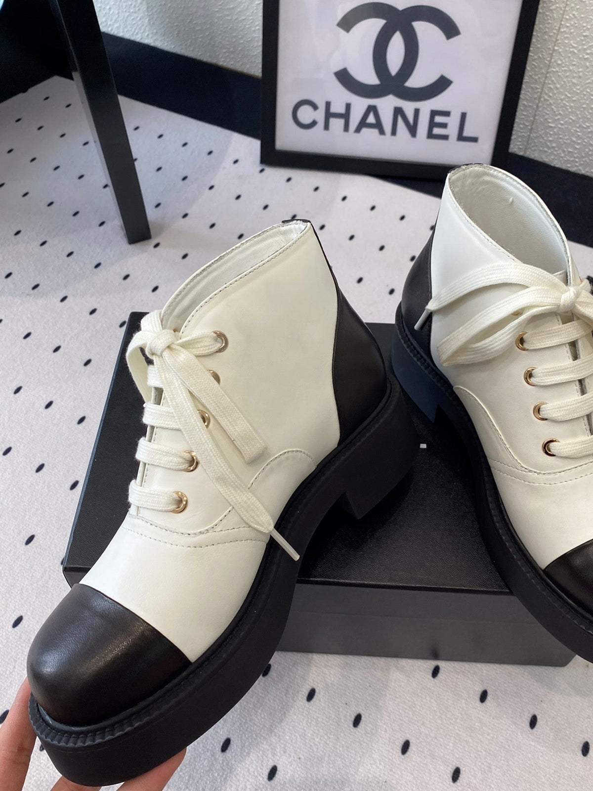LOW-CUT BOOTS IN BLACK MIX WHITE CALFSKIN
