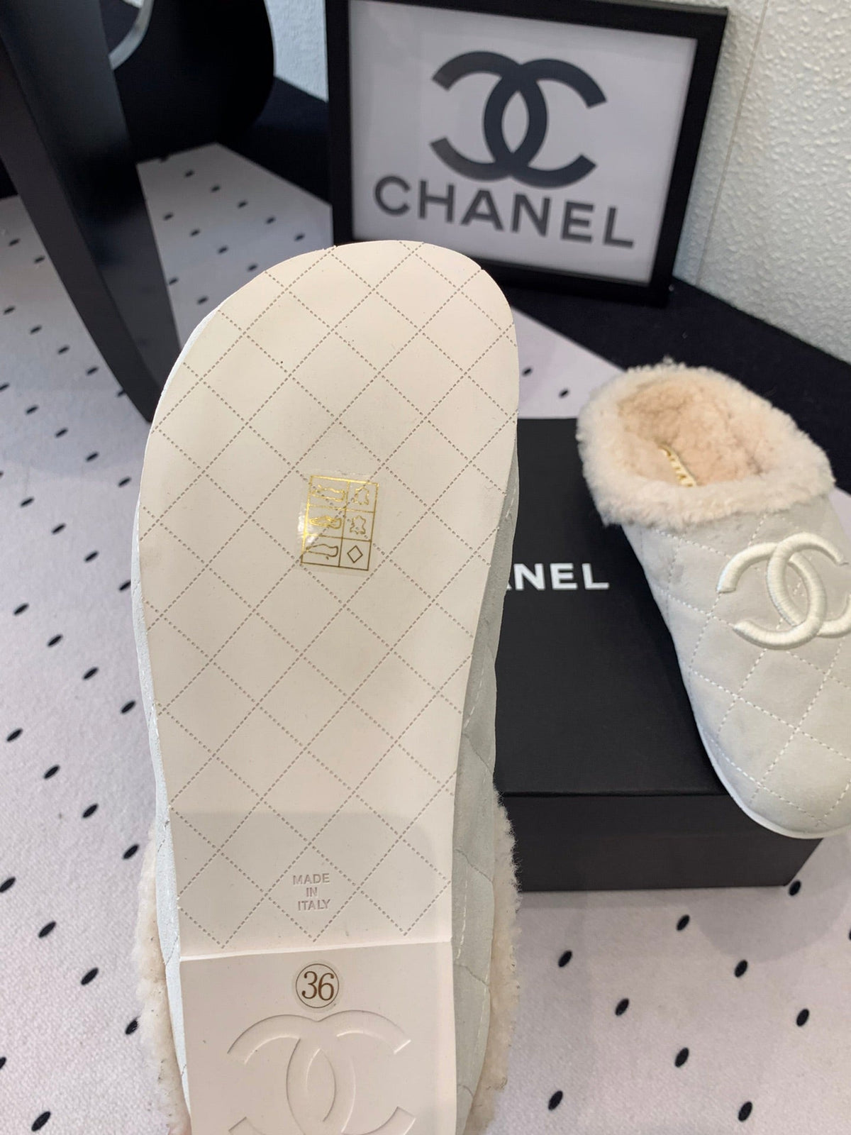 FLAT MULE IN BEIGE SUEDE AND LAMB FUR LINING