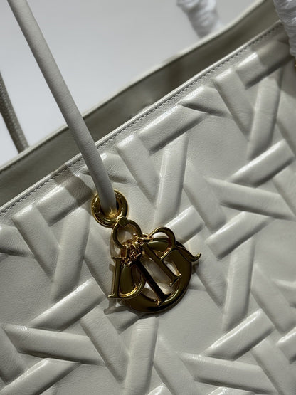LARGE 41 TOUJOURS BAG IN WHITE MACROCANNAGE LAMBSKIN
