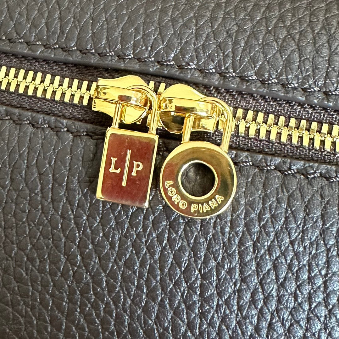 EXTRA POCKET L19 IN DARK BROWN CALFSKIN WITH GOLD HARDWARE