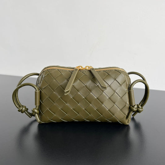 CONCERT POUCH 18 IN ARMY GREEN LAMBSKIN