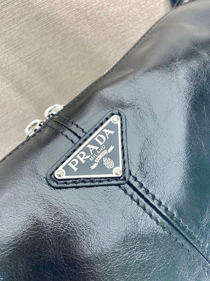 HOBO BAG 35 IN BLACK OIL WAX LAMBSKIN SILVER LOGO