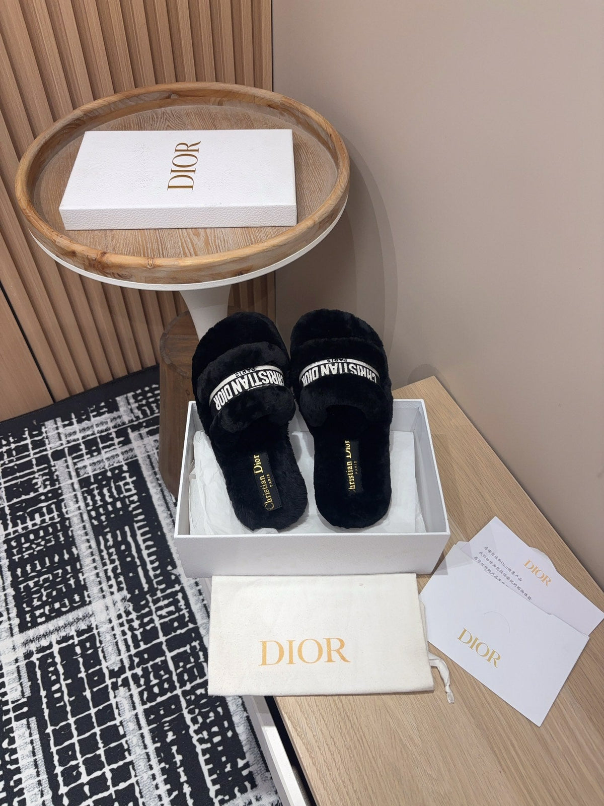THICK-SOLE SLIPPERS BLACK SHEARLING WITH EMBROIDERED LOGO