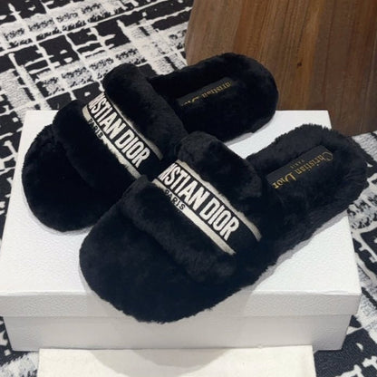 THICK-SOLE SLIPPERS BLACK SHEARLING WITH EMBROIDERED LOGO