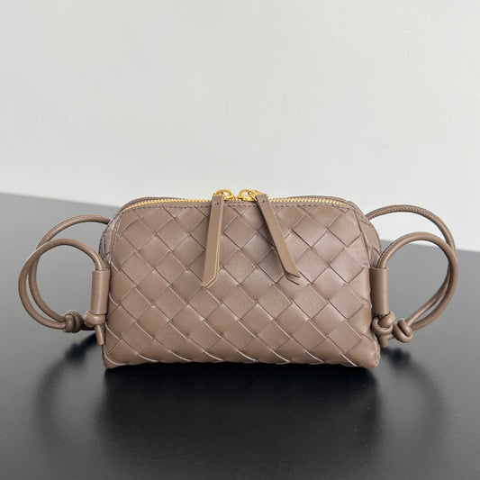 CONCERT POUCH 18 IN MEDIUM BROWN LAMBSKIN