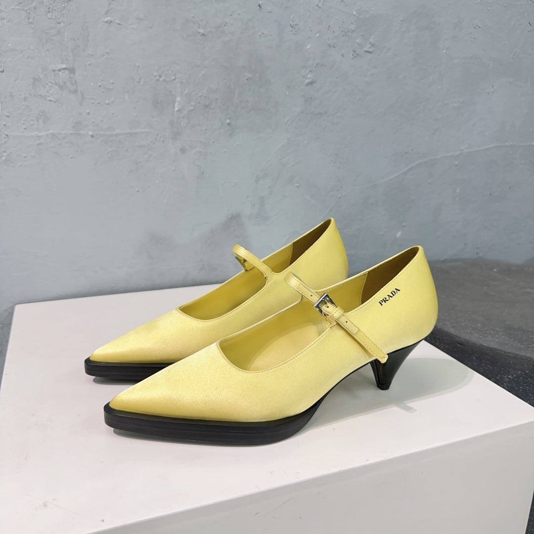 POINTED TOE MEDIUM HEEL PUMPS IN YELLOW SILK