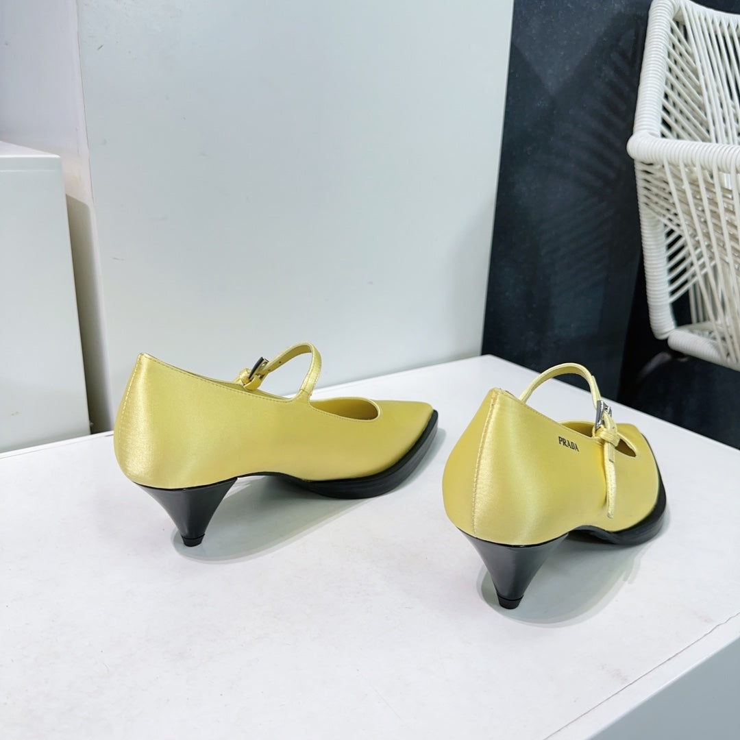 POINTED TOE MEDIUM HEEL PUMPS IN YELLOW SILK