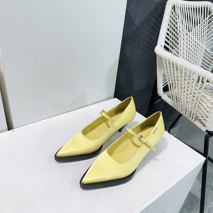 POINTED TOE MEDIUM HEEL PUMPS IN YELLOW SILK