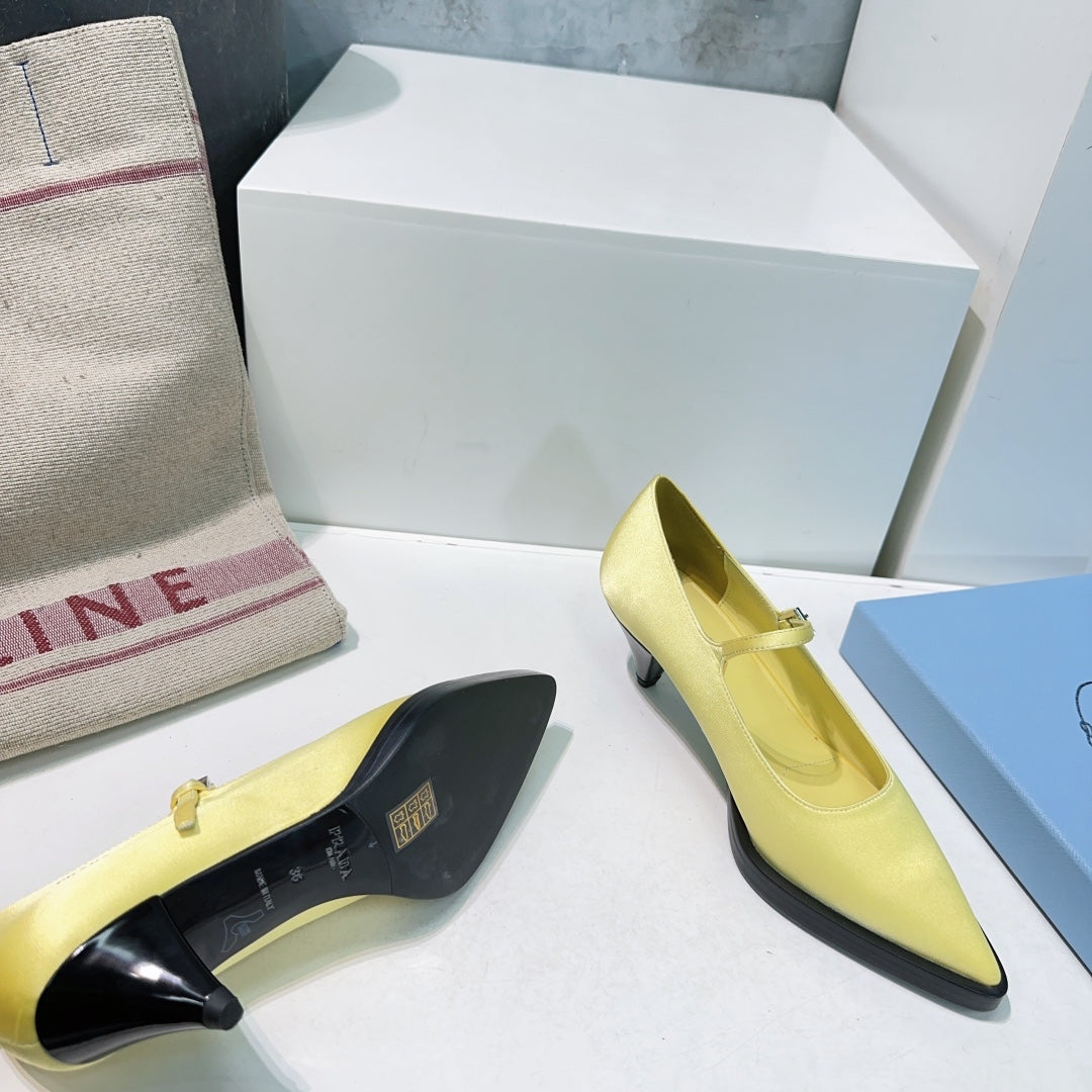 POINTED TOE MEDIUM HEEL PUMPS IN YELLOW SILK
