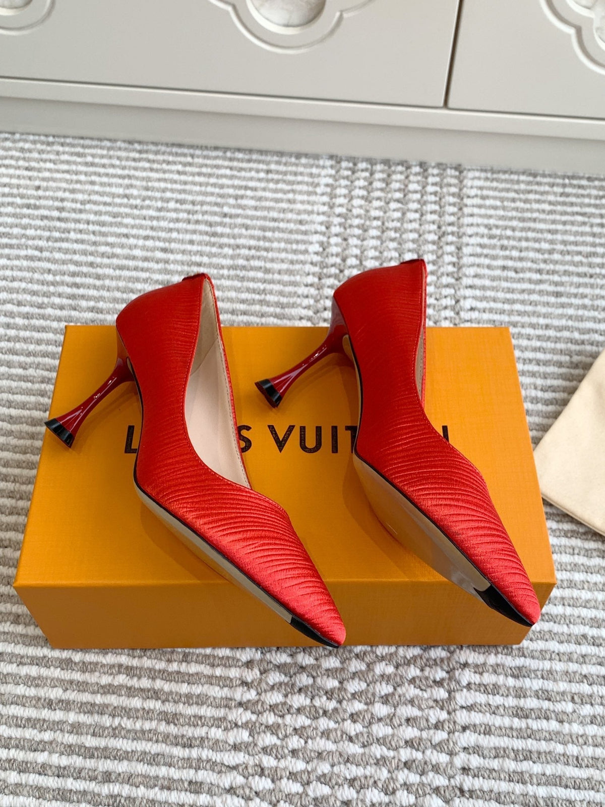 BLOSSOM PUMP 75 MM IN CHERRY RED IMPORTED STRIPED SILK SATIN