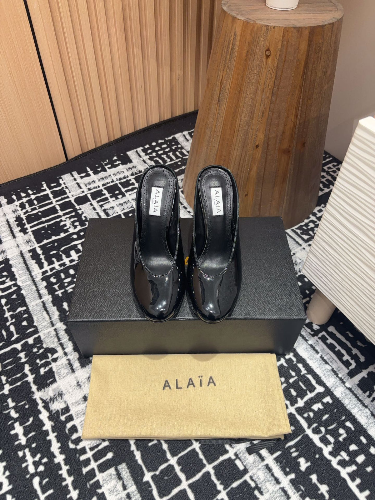 HIGH-HEEL 10 CM MULES IN BLACK PATENT CALFSKIN