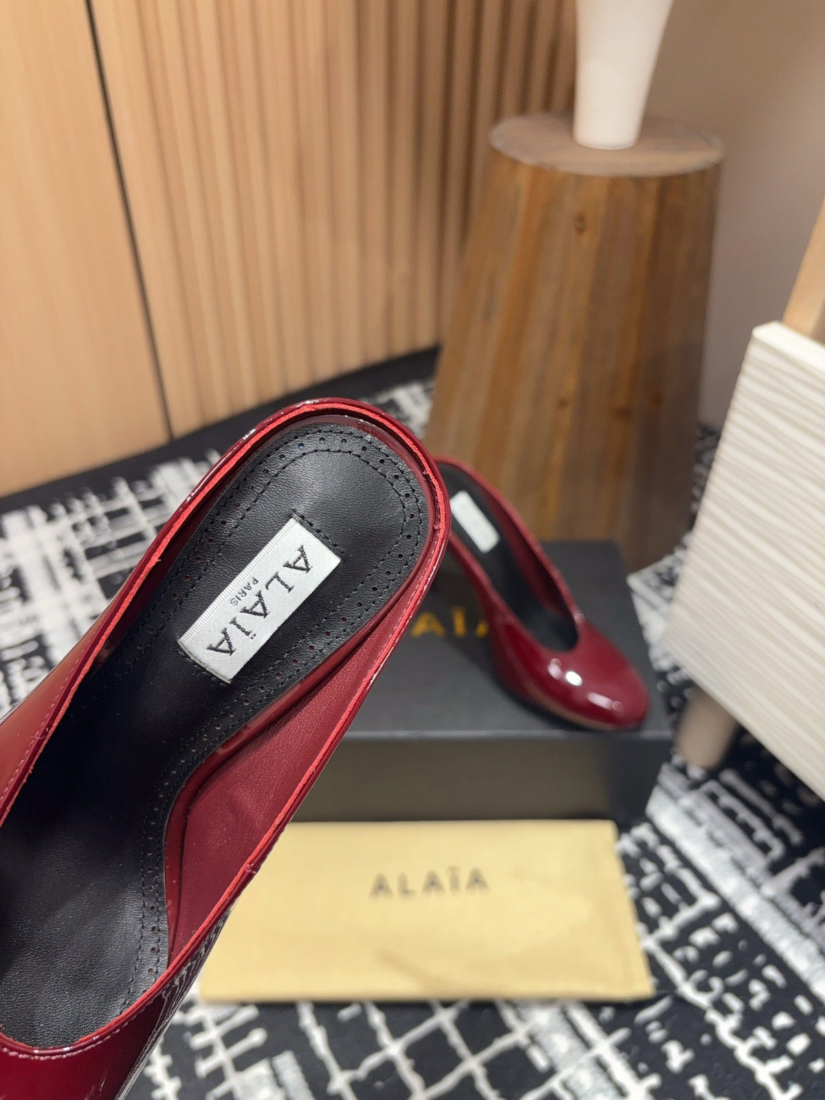 HIGH-HEEL 10 CM MULES IN BERRY RED PATENT CALFSKIN