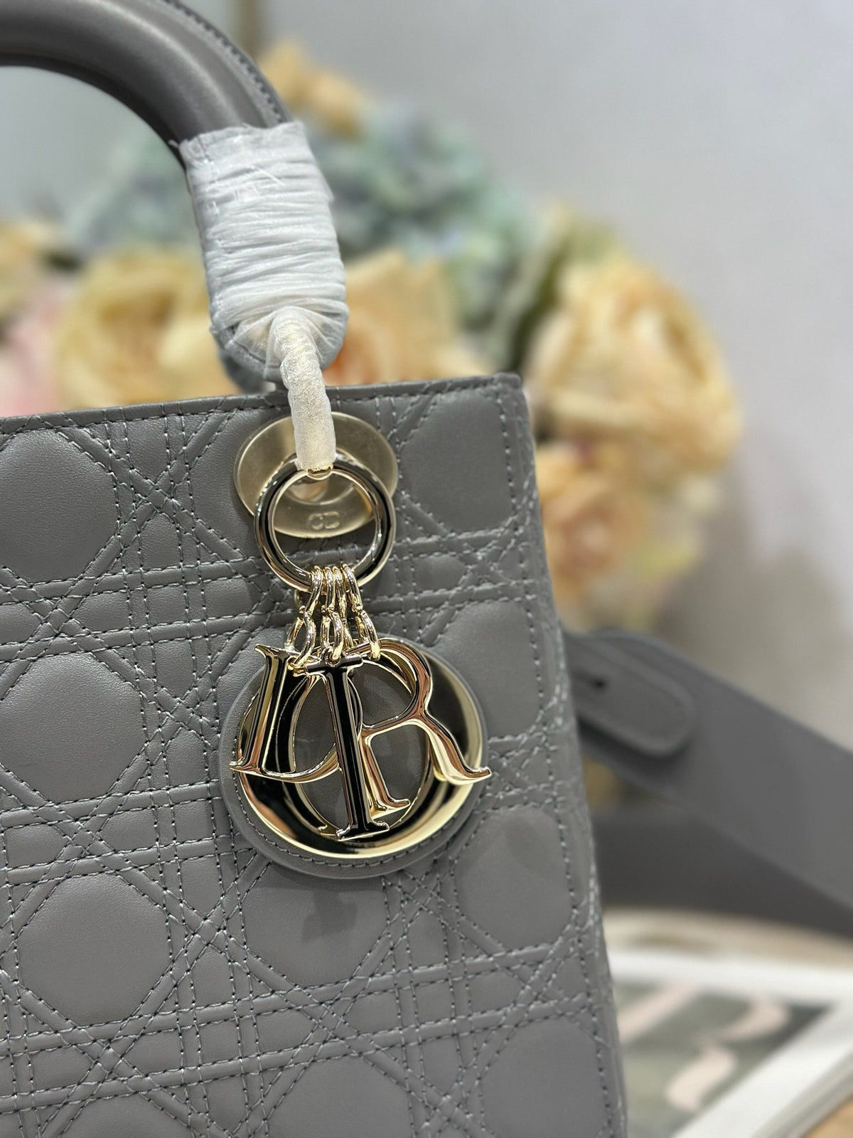 LADY SMALL BAG 20 IN GREY MACROCANNAGE LAMBSKIN GOLD HARDWARE