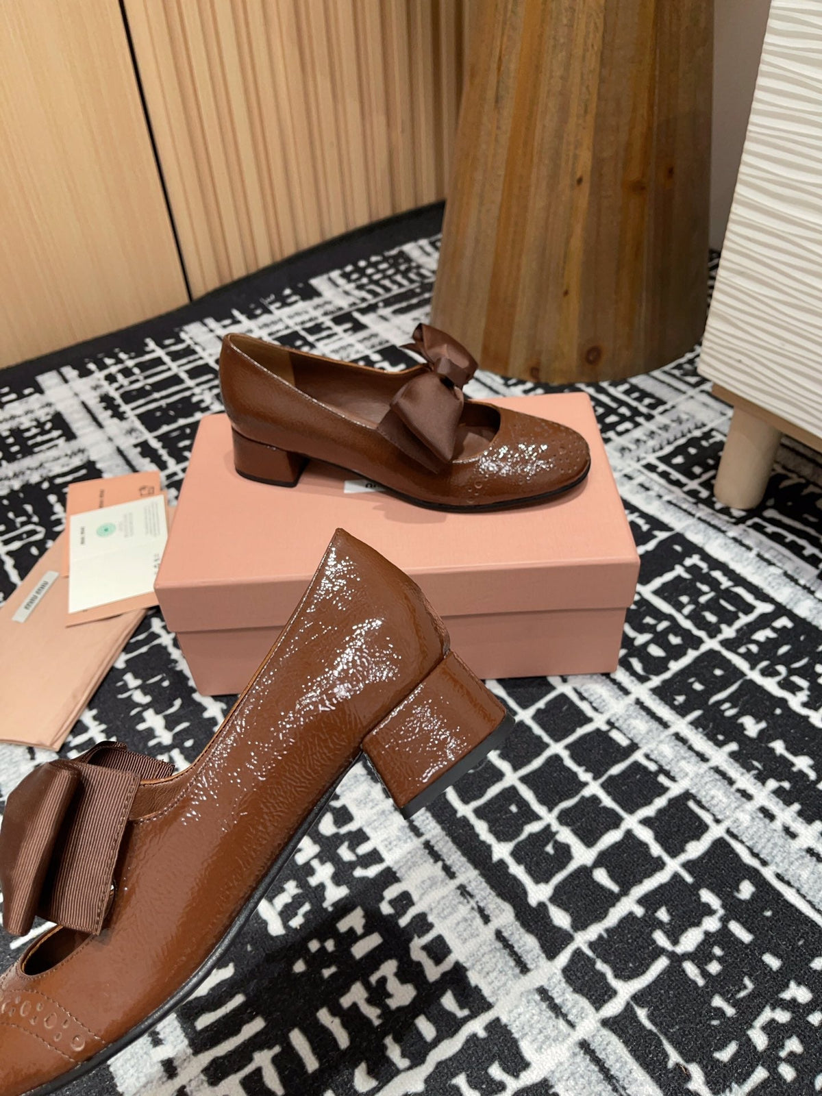 MARY JANE MID HEEL PUMPS IN RUSSET BROWN PATENT LAMBSKIN WITH BOW
