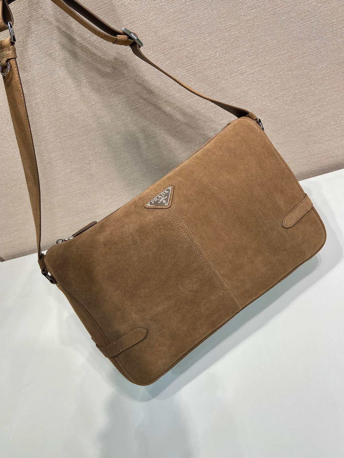 HOBO BAG 35 IN GINGERBREAD SUEDE SILVER LOGO