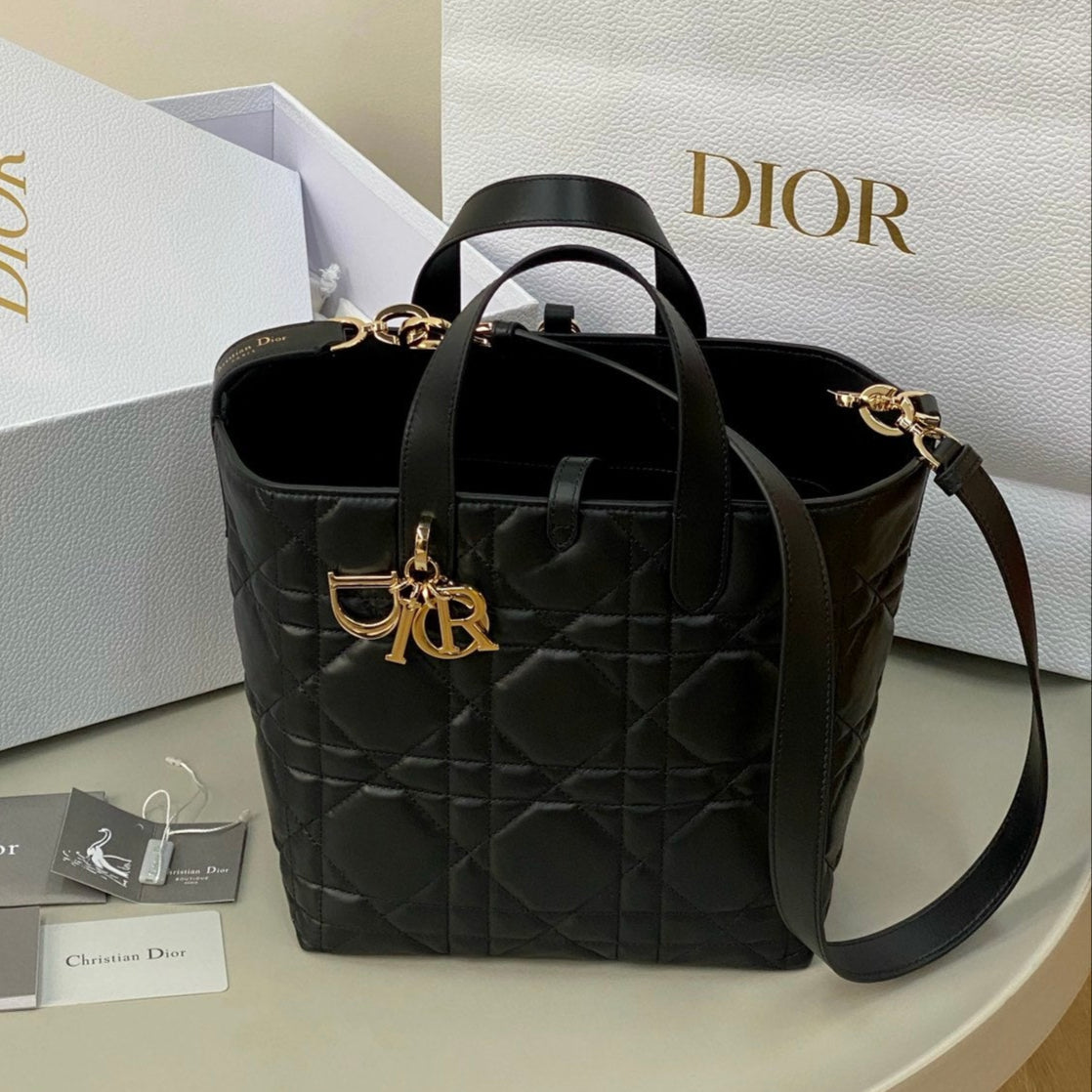 MEDIUM TOUJOURS BUCKET BAG 22 IN BLACK CANNAGE CALFSKIN