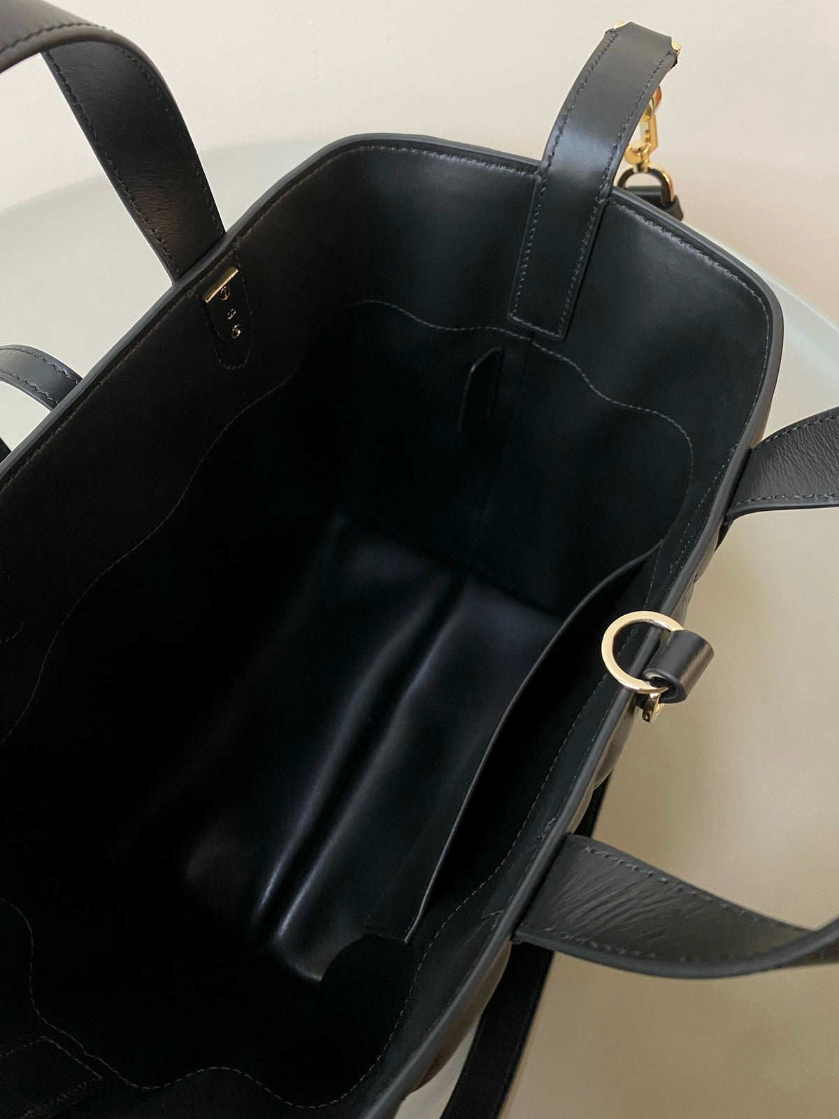 MEDIUM TOUJOURS BUCKET BAG 22 IN BLACK CANNAGE CALFSKIN
