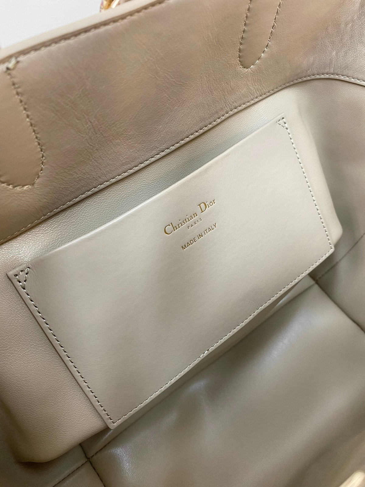 MEDIUM TOUJOURS BUCKET BAG 22 IN BEIGE CANNAGE CALFSKIN